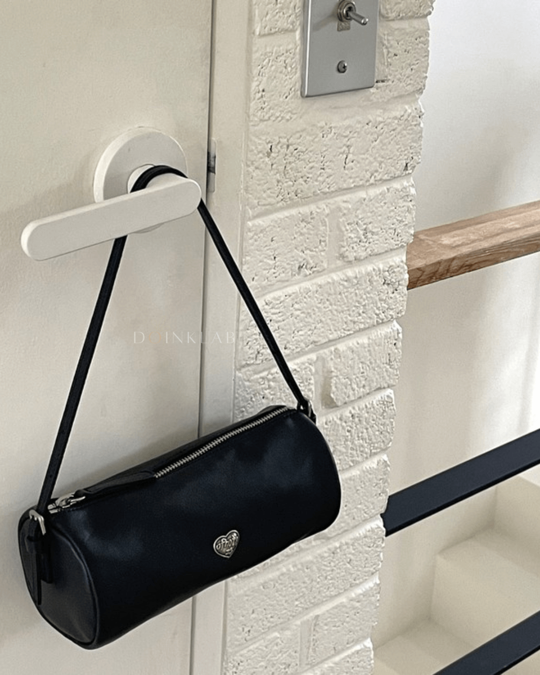 BUCKS AND LEATHER Barrel Bag