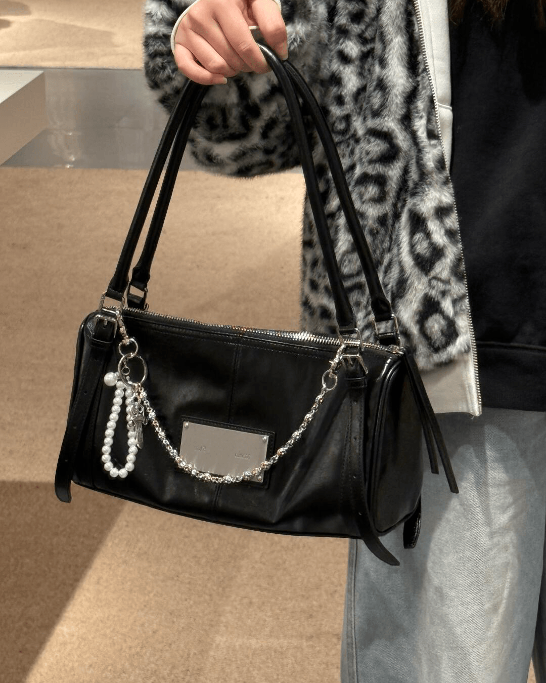 MATIN KIM 033 Buckle Bag Shoulder (Black)