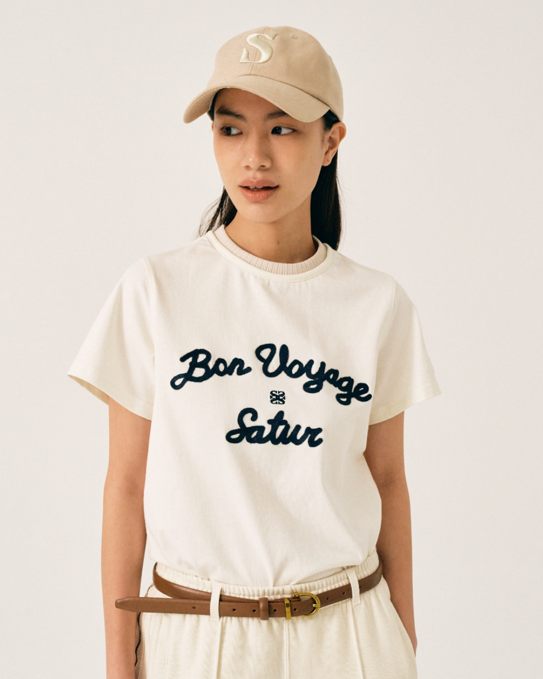 SATUR 003 (W) Satur Logo Voyage T-Shirt