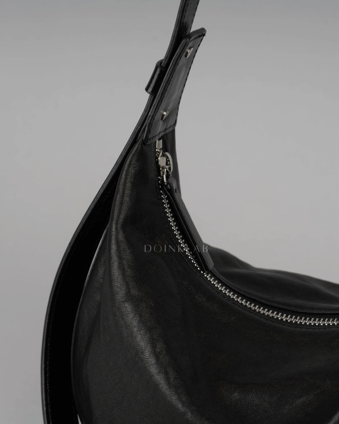 BUCKS AND LEATHER Bow S