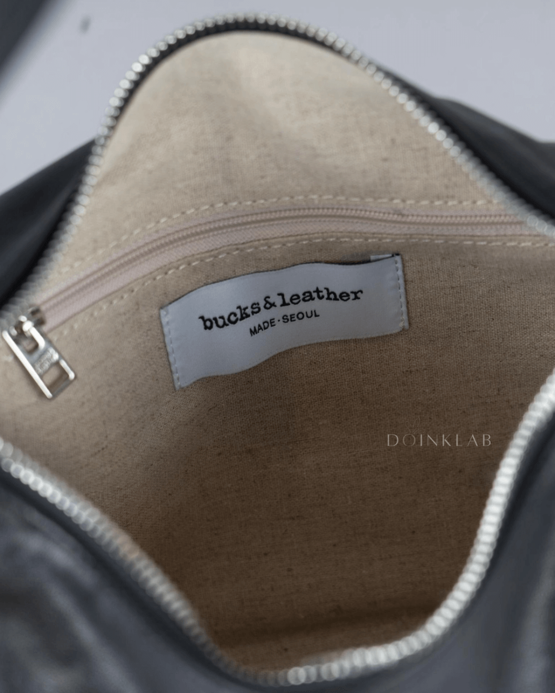 BUCKS AND LEATHER Bow S