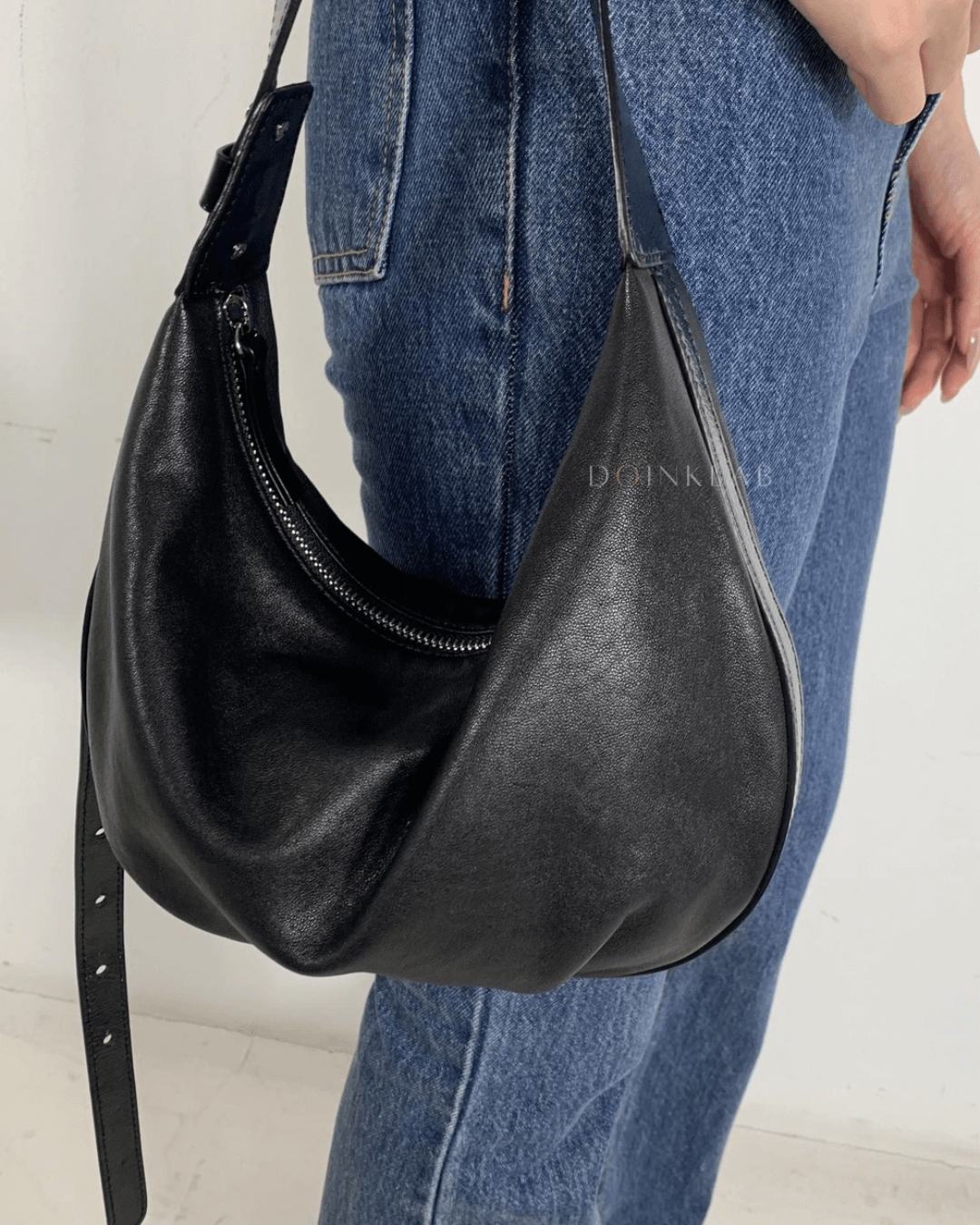 BUCKS AND LEATHER Bow S