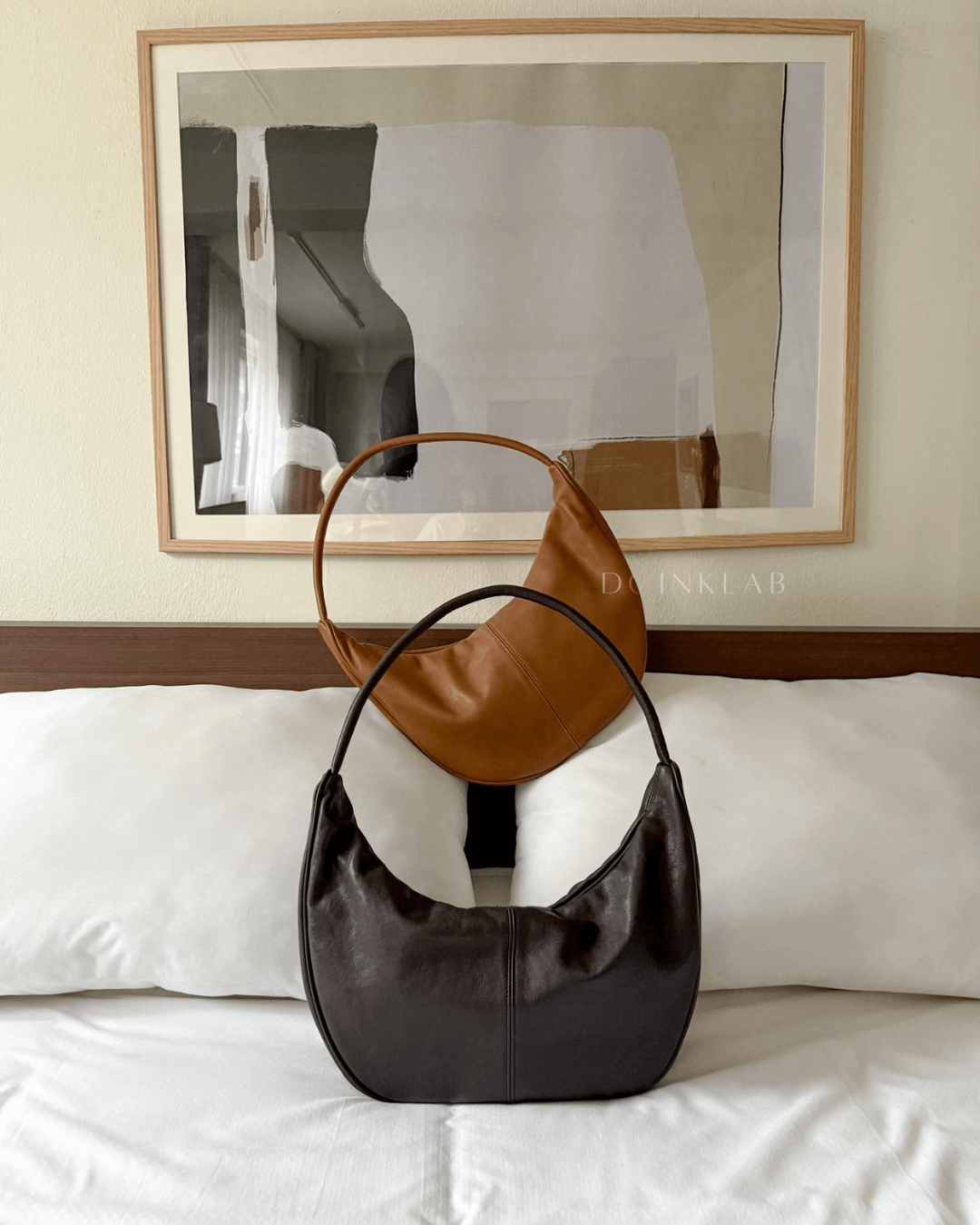BUCKS AND LEATHER Curve Shoulder