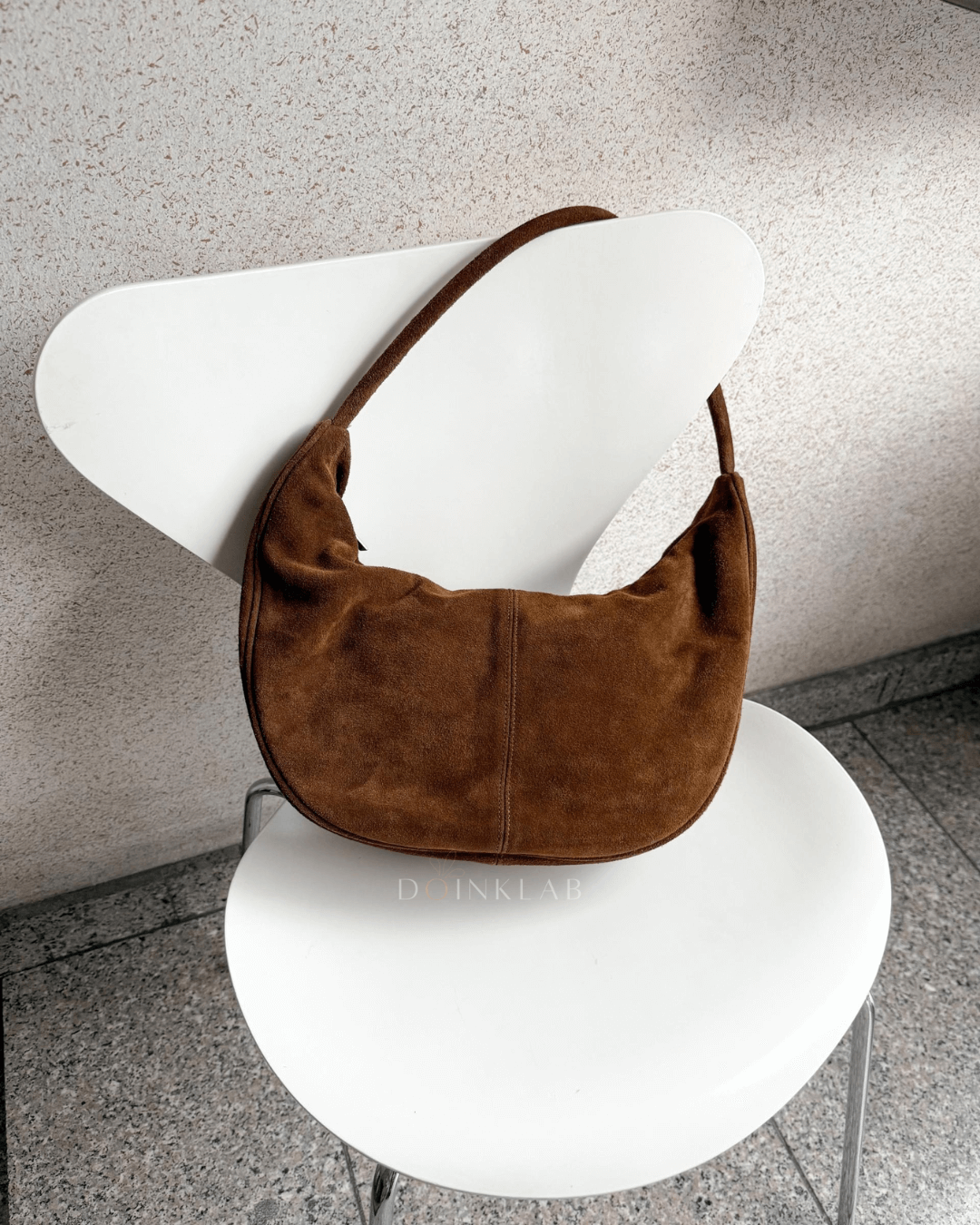 BUCKS AND LEATHER 027 Curve Shoulder