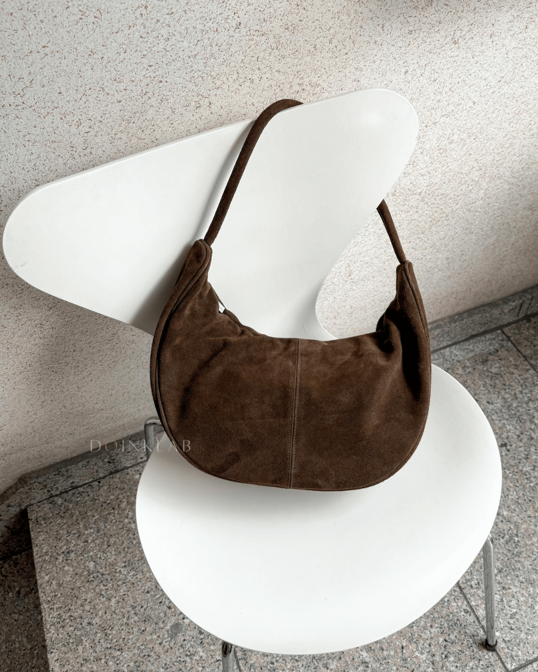 BUCKS AND LEATHER 027 Curve Shoulder
