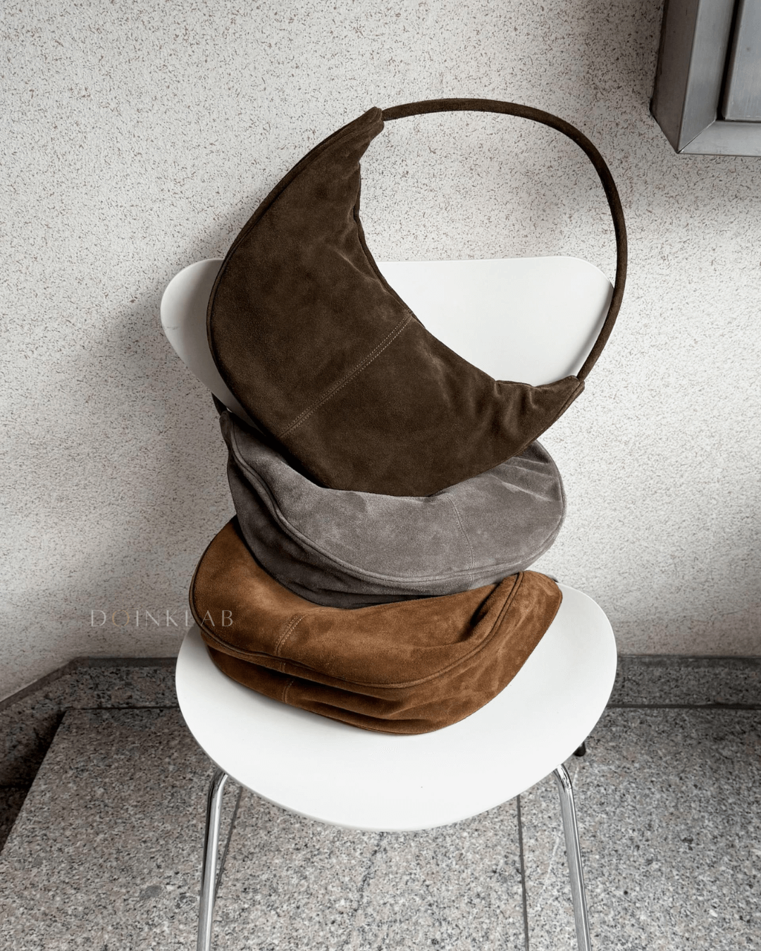 BUCKS AND LEATHER 027 Curve Shoulder