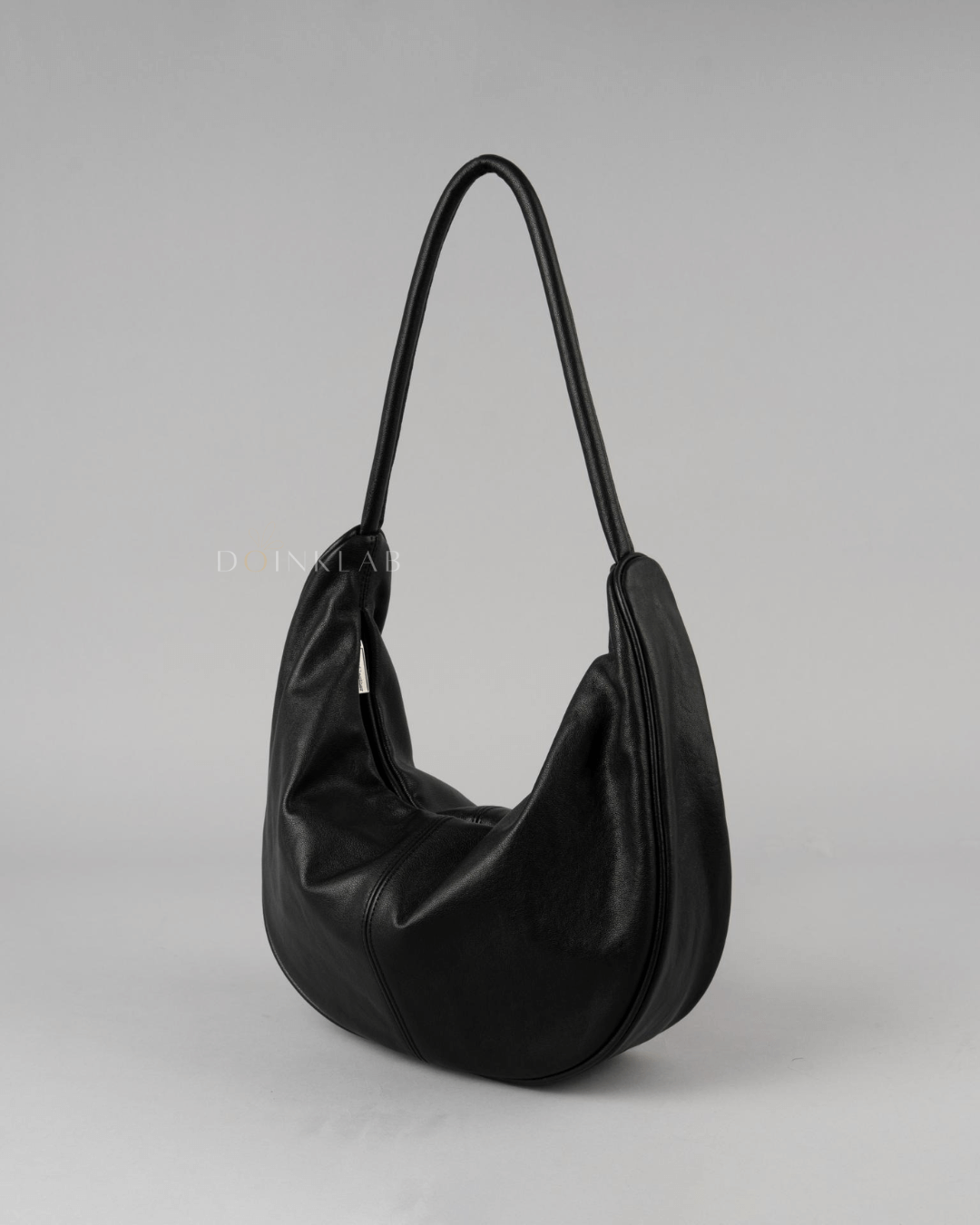 BUCKS AND LEATHER 027 Curve Shoulder