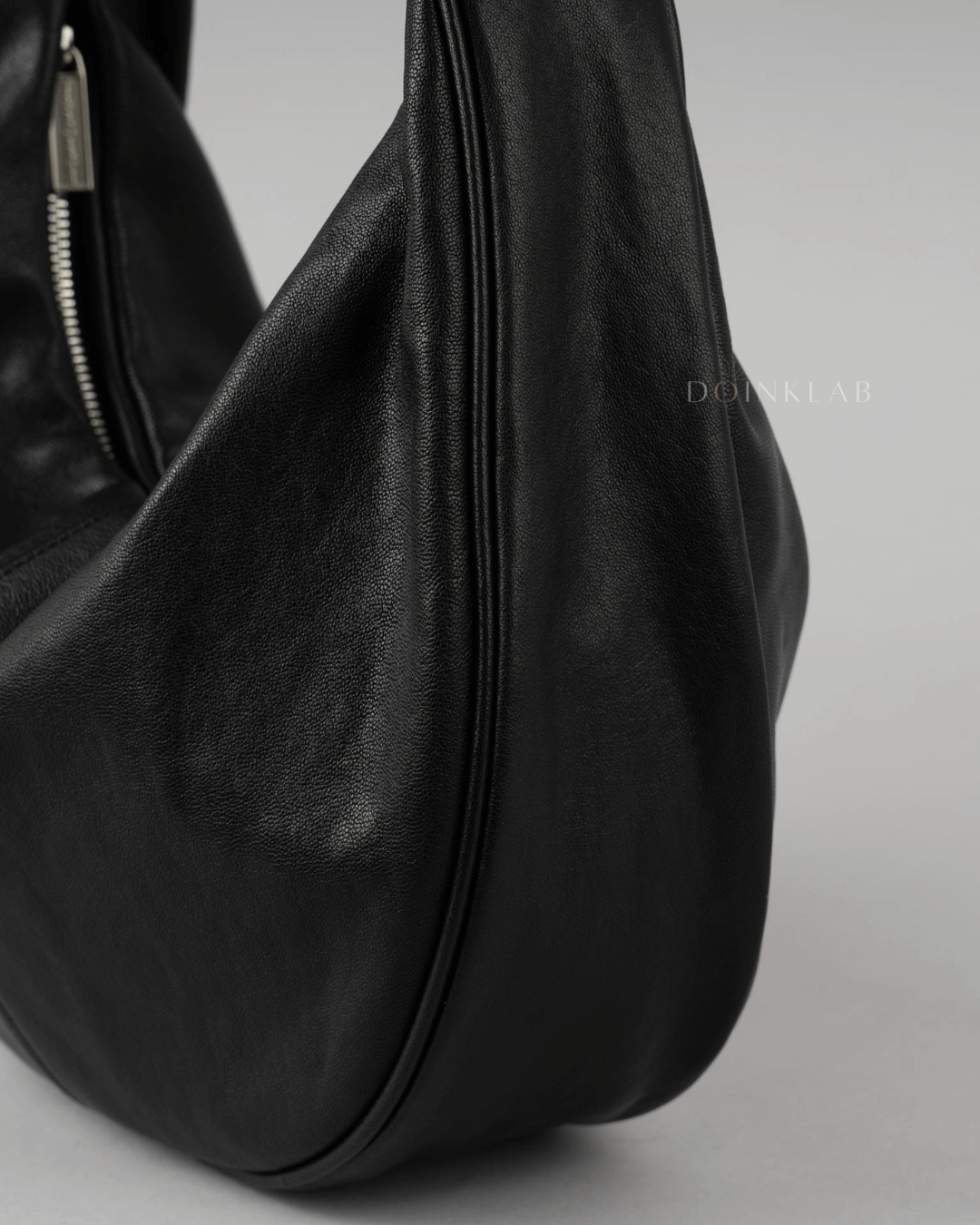 BUCKS AND LEATHER 027 Curve Shoulder