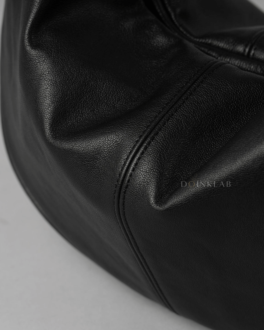 BUCKS AND LEATHER 027 Curve Shoulder
