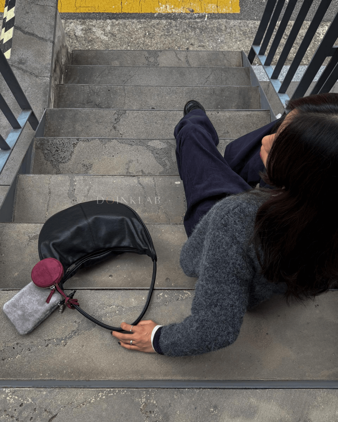 BUCKS AND LEATHER 027 Curve Shoulder