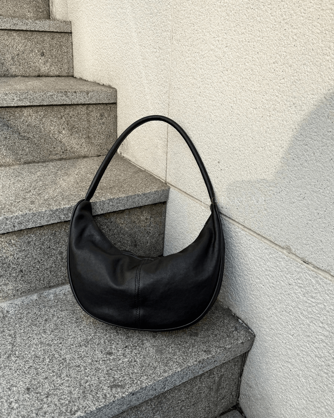 BUCKS AND LEATHER  026 Curve Shoulder S