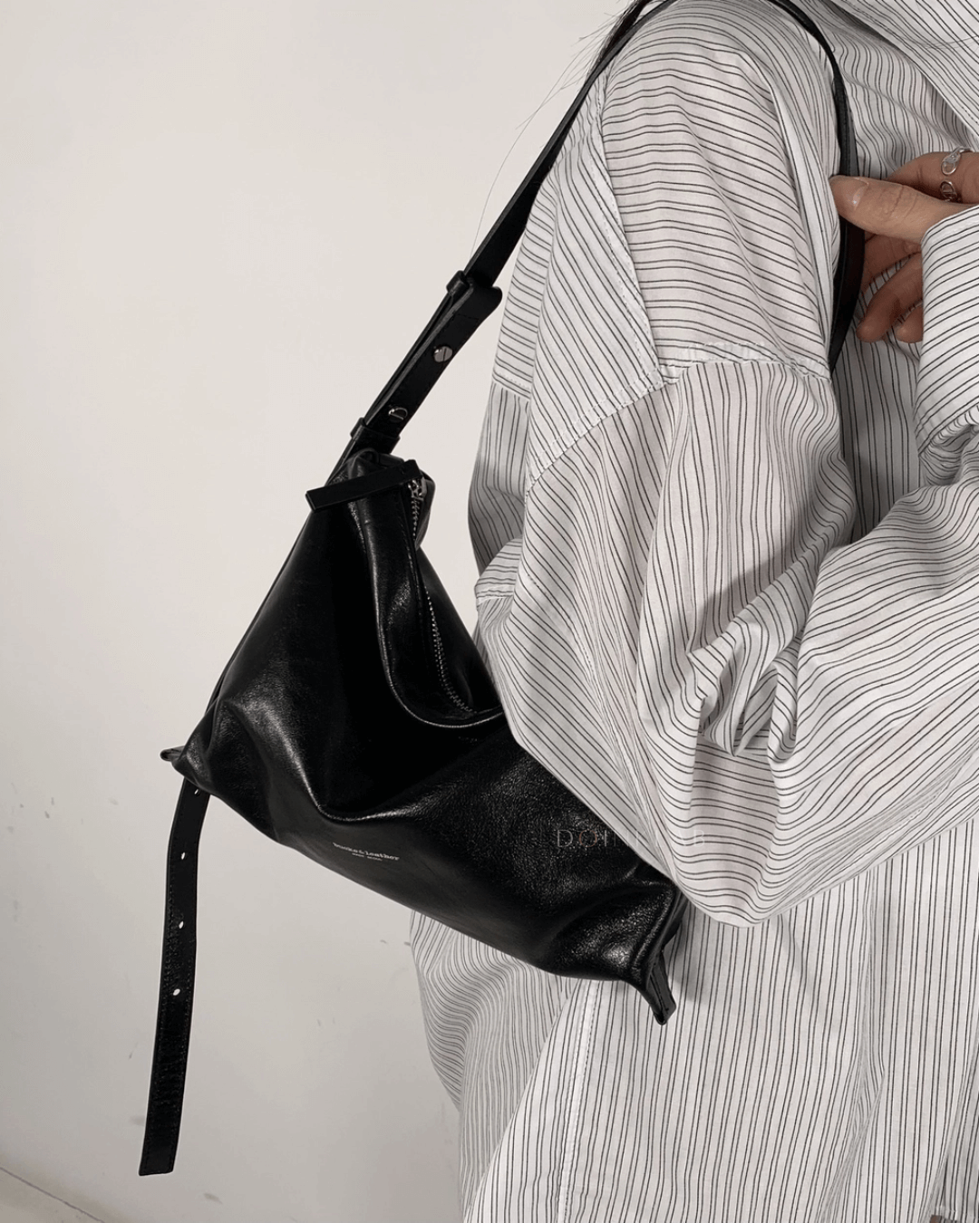 BUCKS AND LEATHER 18 Day Shoulder S