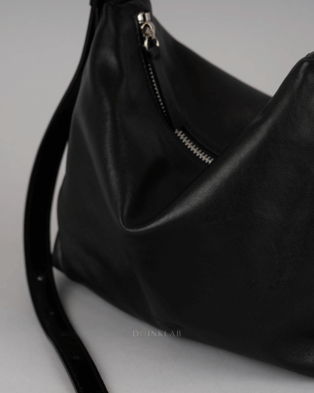 BUCKS AND LEATHER 18 Day Shoulder S