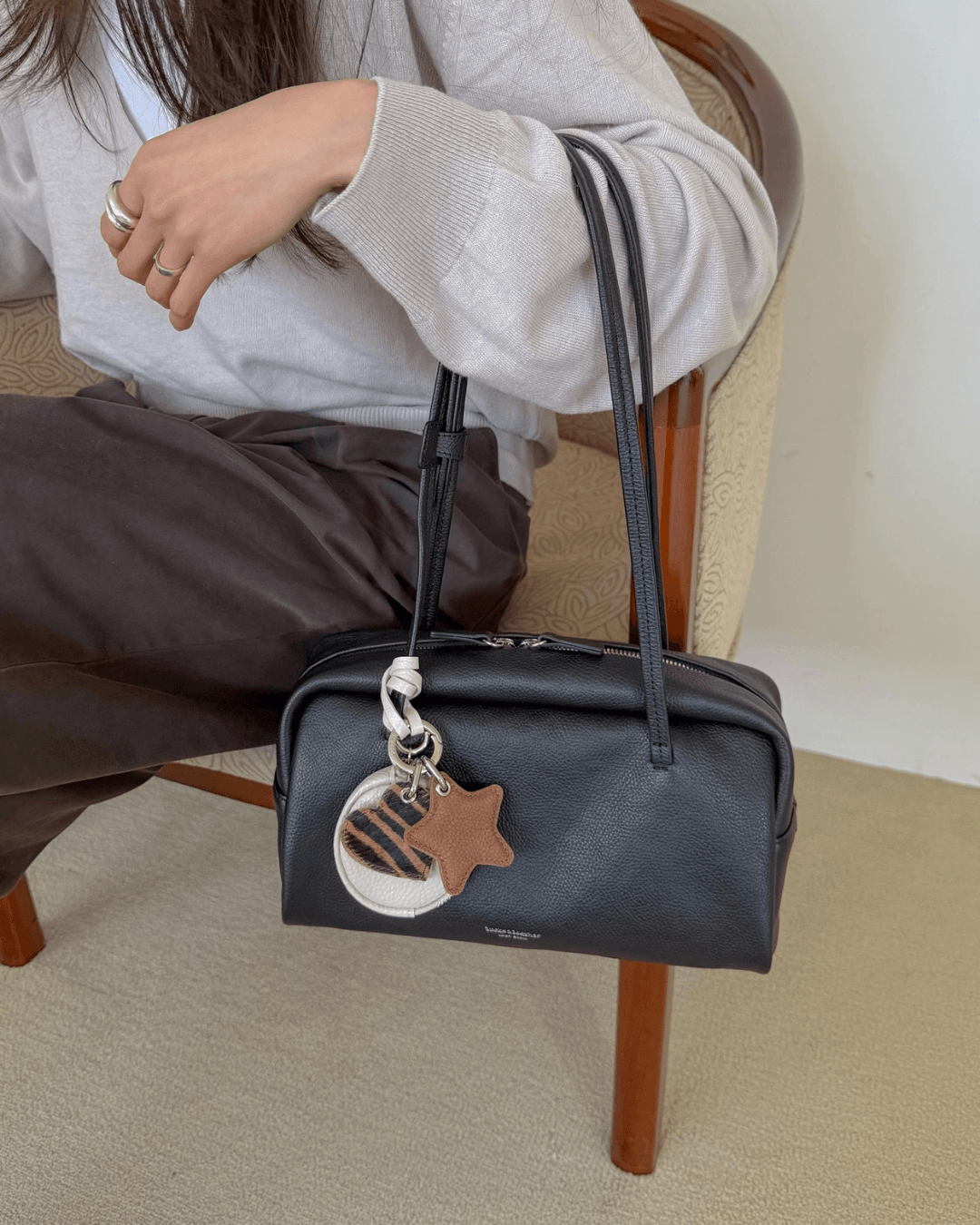 BUCKS AND LEATHER POUND BAG