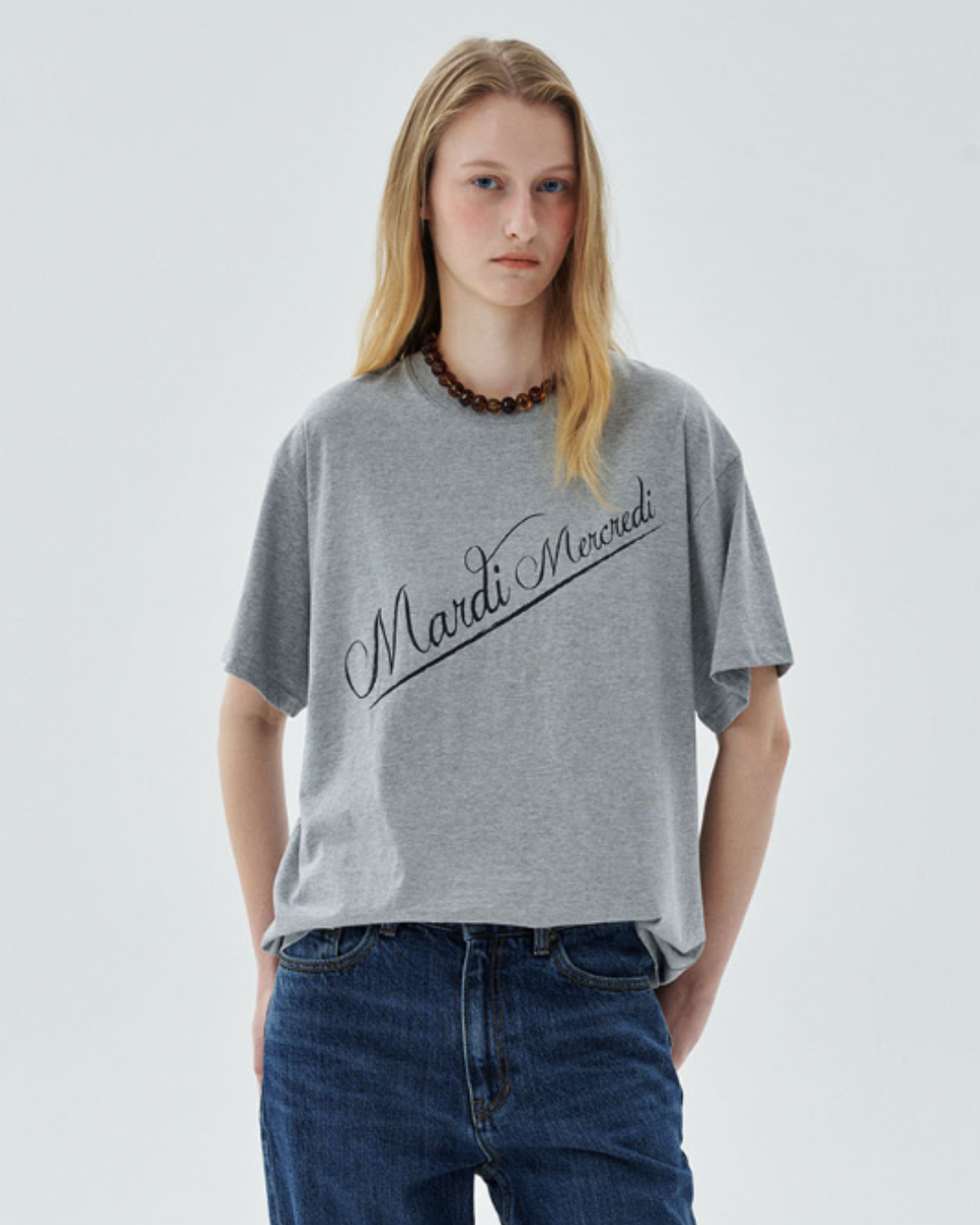 MARDI 109 TSHIRT SCRIPT LOGO DIAGONAL