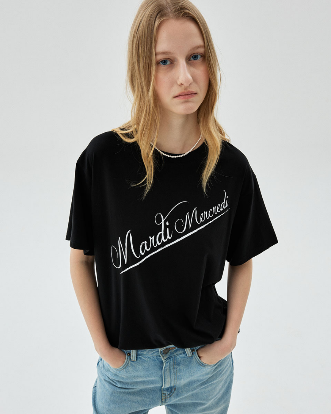 MARDI 109 TSHIRT SCRIPT LOGO DIAGONAL