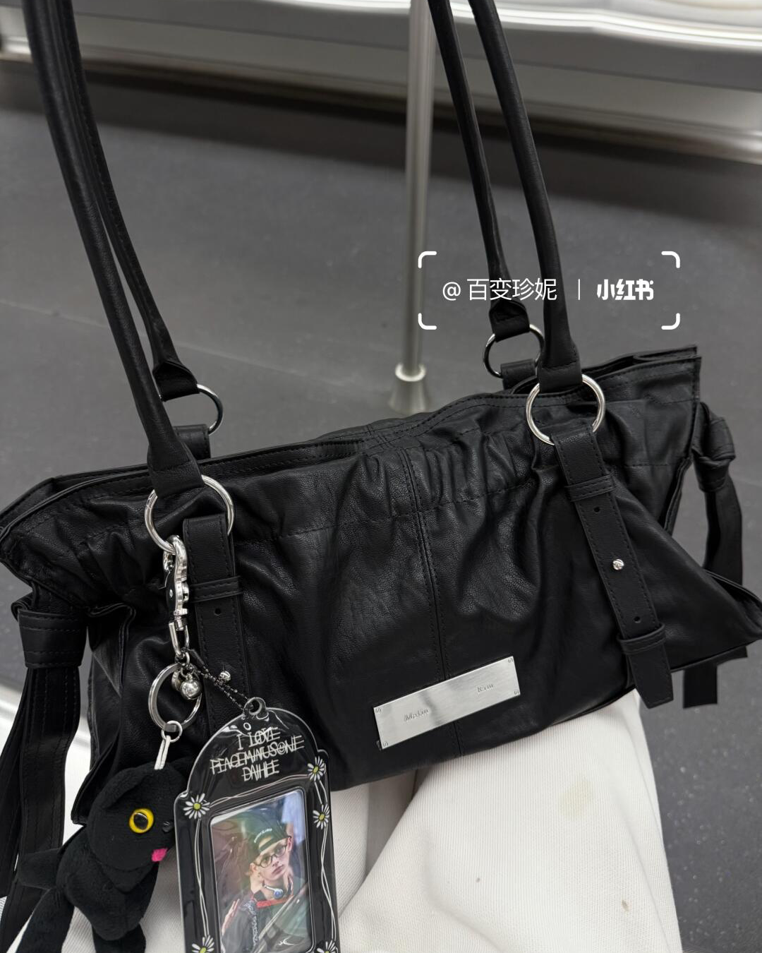 MATIN KIM 048 Shirring Tie Buckle Shoulder Bag (Black)