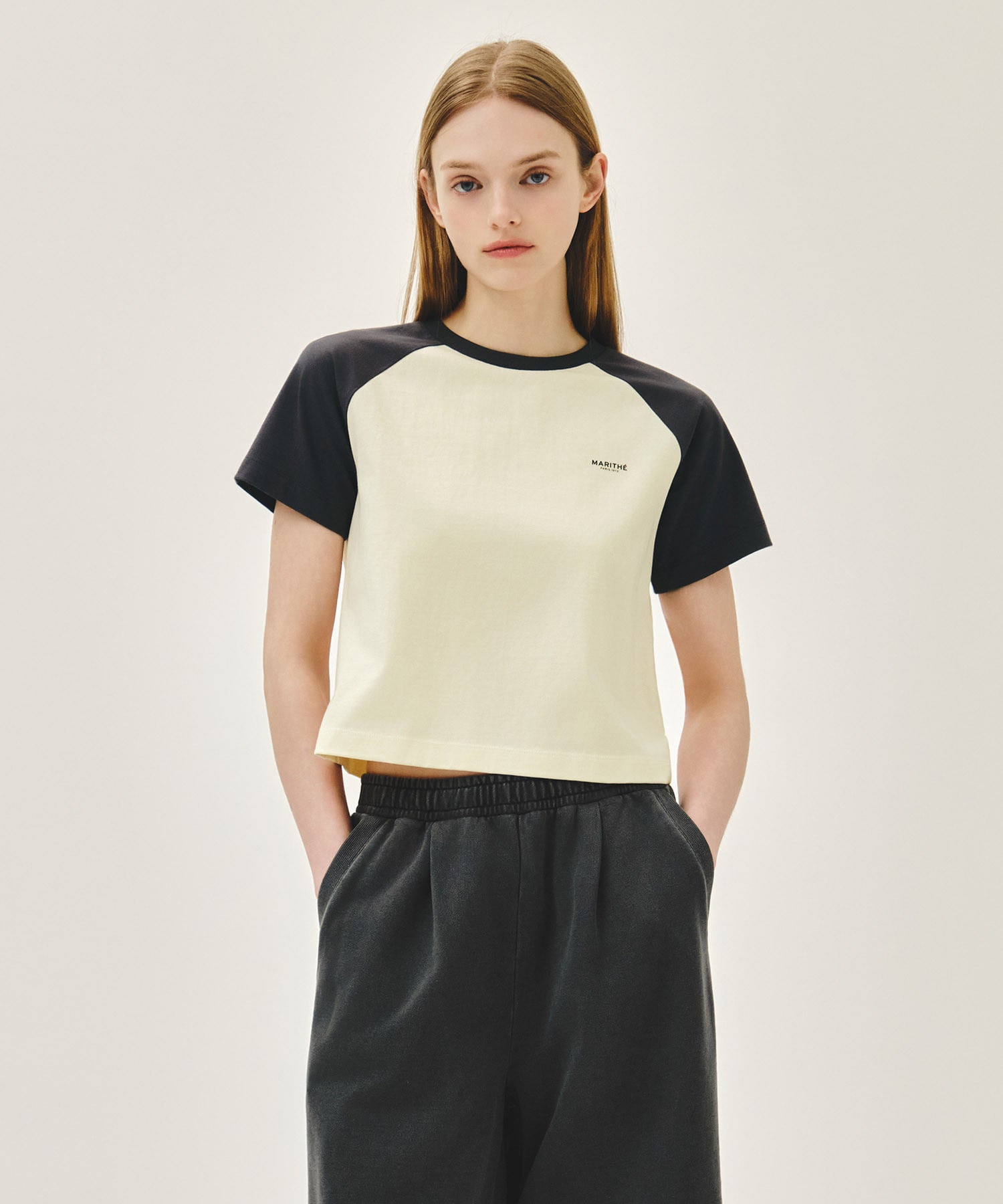 Marithe 061 W SMALL REGULAR LOGO RAGLAN CROP TEE