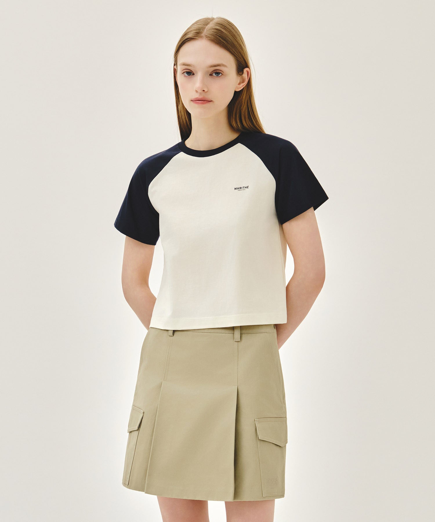 Marithe 061 W SMALL REGULAR LOGO RAGLAN CROP TEE