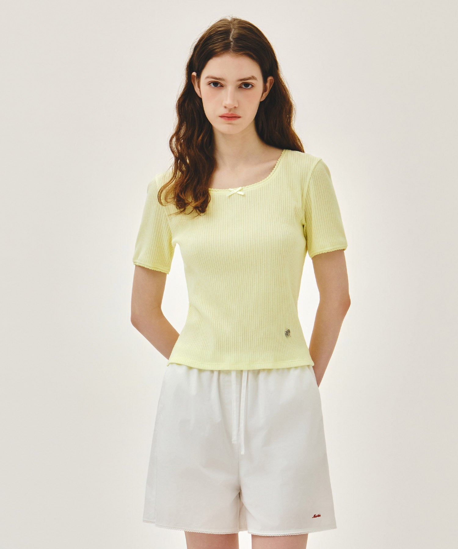Marithe 062 W SQUARE NECK LACE DETAIL TEE