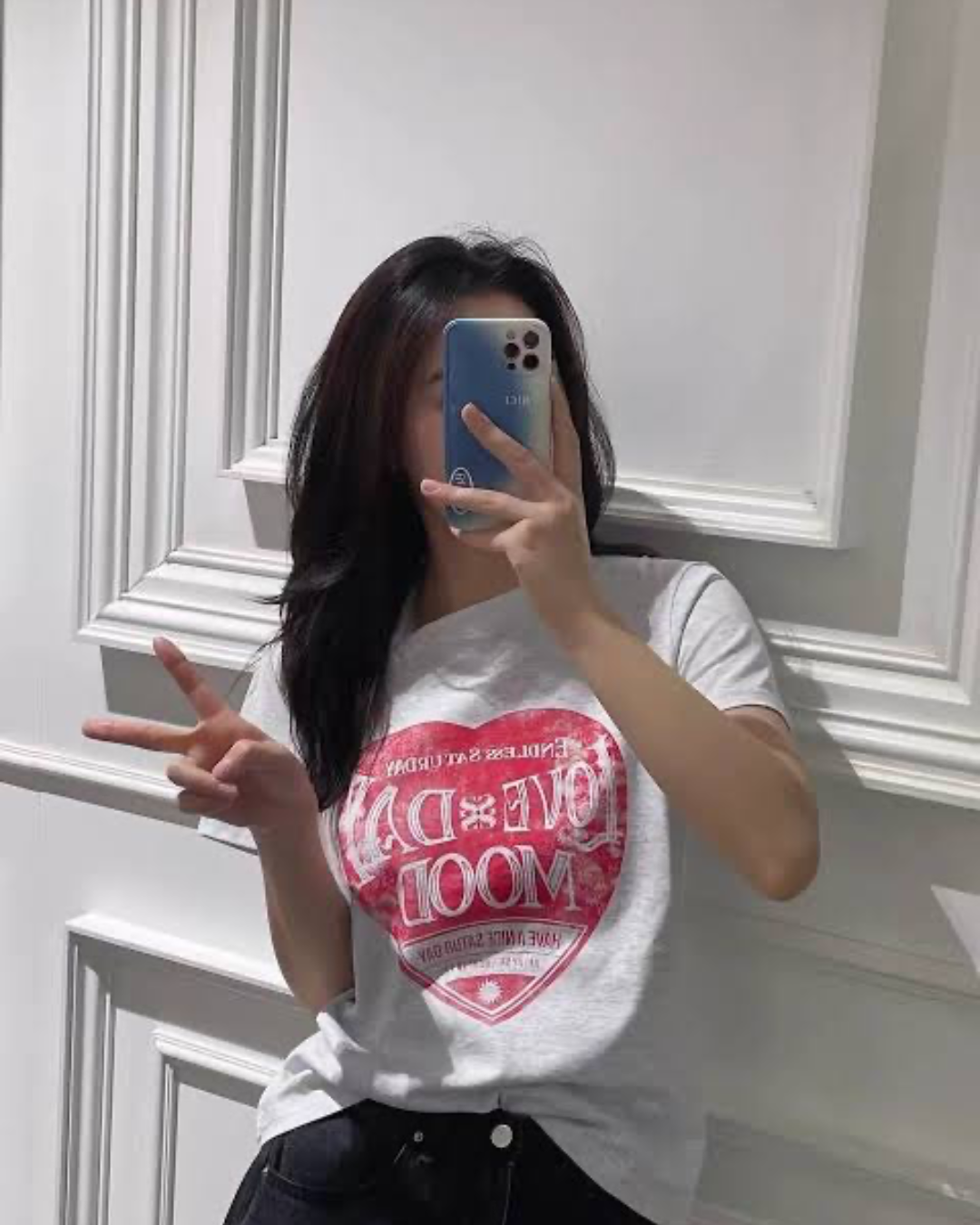 SATUR 002 (W) Saturday Retro Mood Graphic T-Shirt