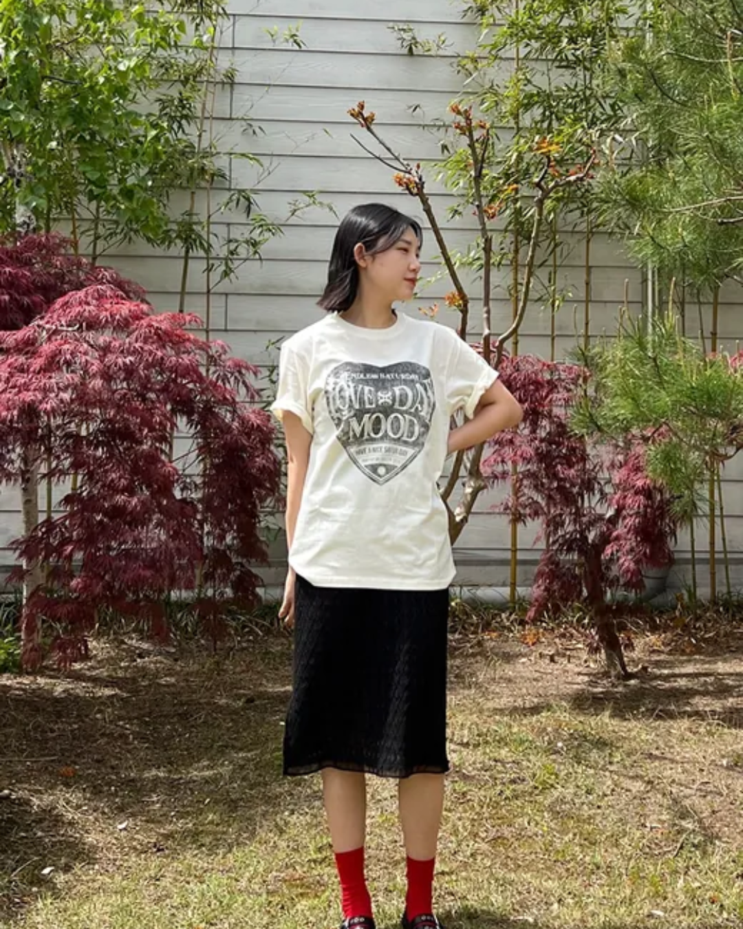 SATUR 002 (W) Saturday Retro Mood Graphic T-Shirt