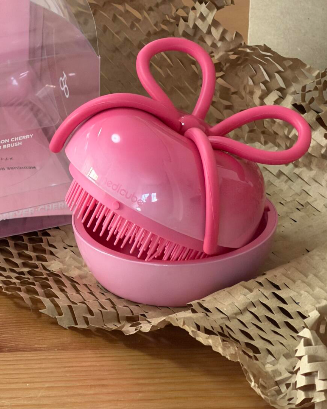 [WONYONG'S PICK] Medicube Ribbon Cherry Glass Hair Brush