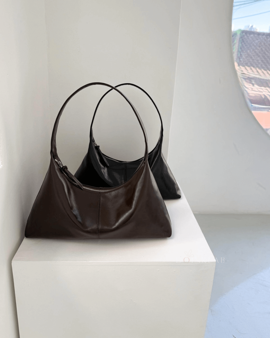 BUCKS AND LEATHER Monet Bag Pull Up 亮面腋下包