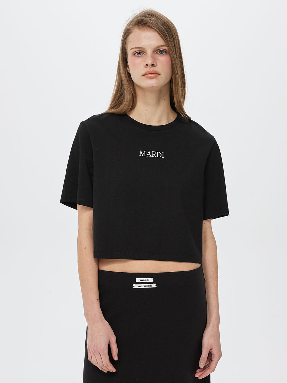 MARDI 108 CROPPED BASIC TSHIRT MARDI SERIF LOGO_BLACK