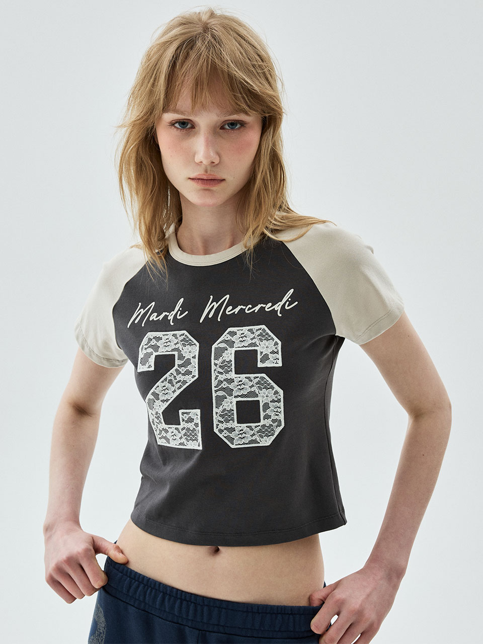 MARDI 105 CROPPED TSHIRT RAGLAN NO.26 LACE_CHARCOAL BEIGE