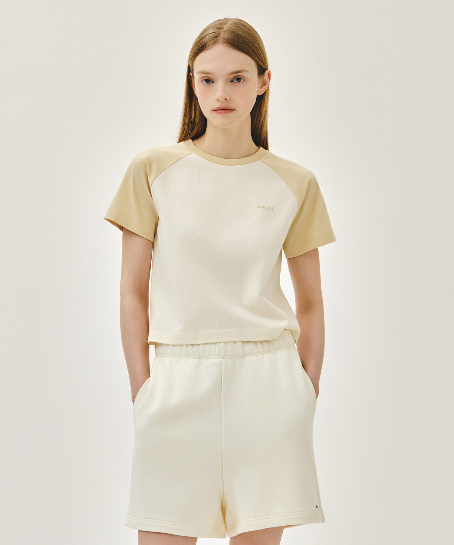 Marithe 061 W SMALL REGULAR LOGO RAGLAN CROP TEE