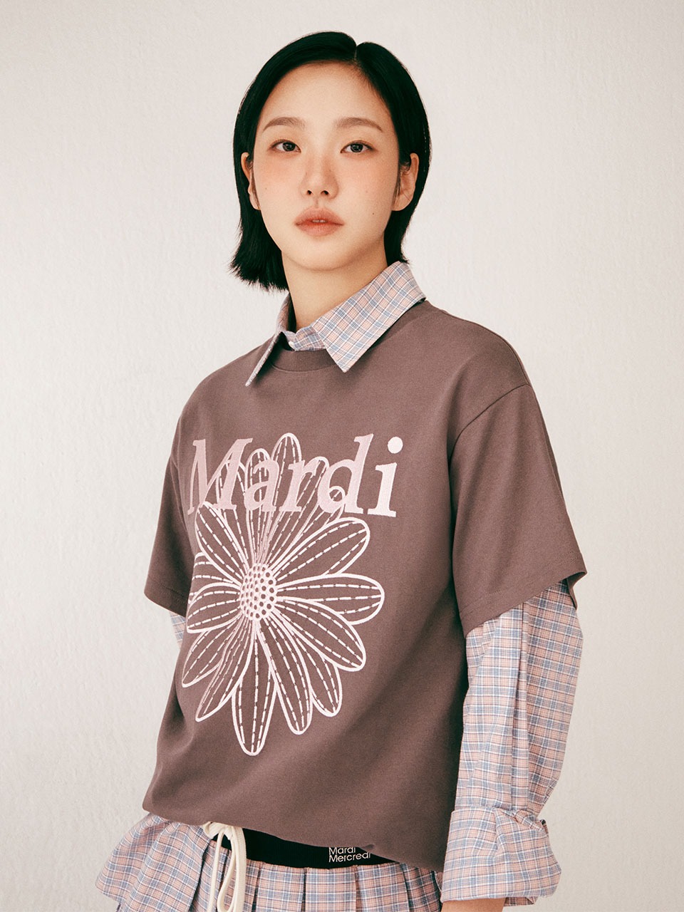 MARDI 111 TSHIRT FLOWERMARDI NEEDLEWORK_CHARCOAL PINK