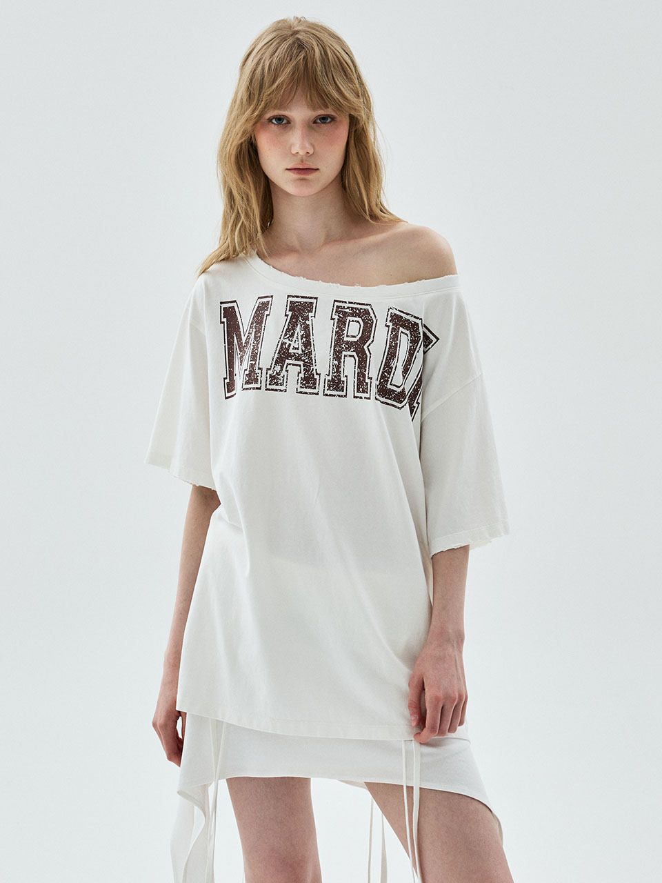 MARDI 106 TSHIRT OFF SHOULDER CRACKED LOGO DESTROYED_IVORY BURGUNDY
